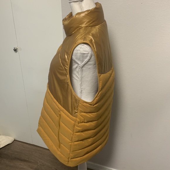 Lululemon Down Vest - Picture 4 of 11